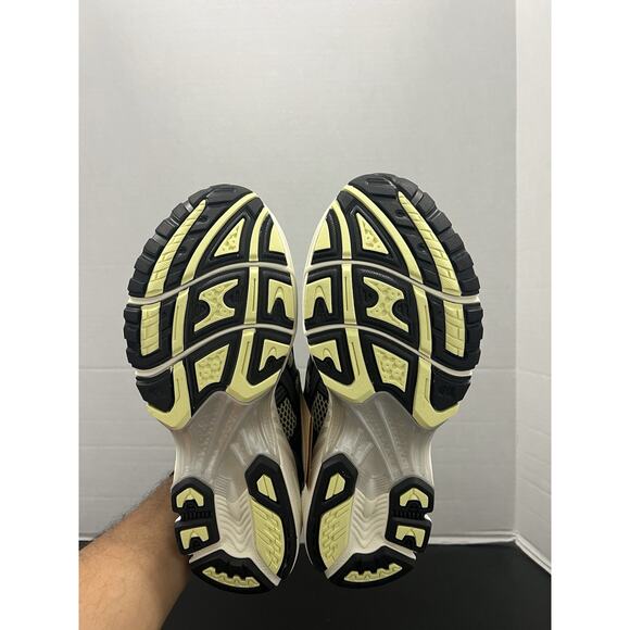 Asics Gel Kayano 14 Soft Yellow Silver Blue 1203A740 750 Size 7 Men Size 8.5 WMN